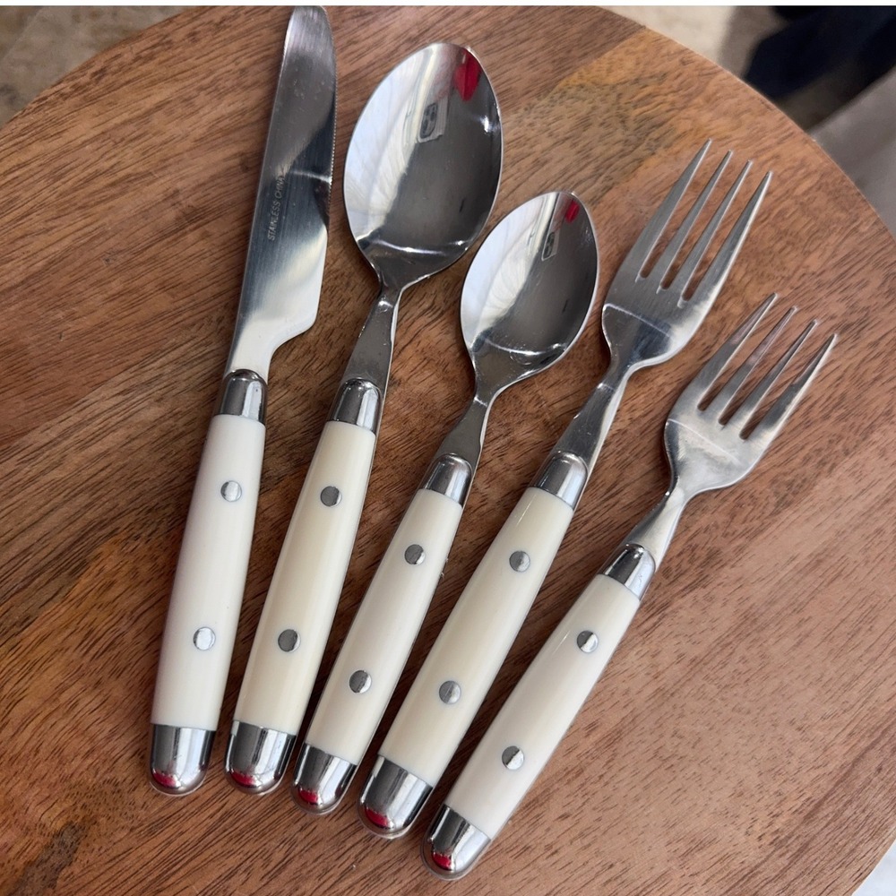 Cambridge Jubilee WHITE Flatware 20pc Service for 4 Cream Rivets Stainless Steel